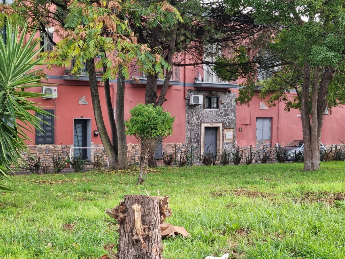 La Tana Del Viaggiatore, Parcheggio Gratuito 那不勒斯 外观 照片